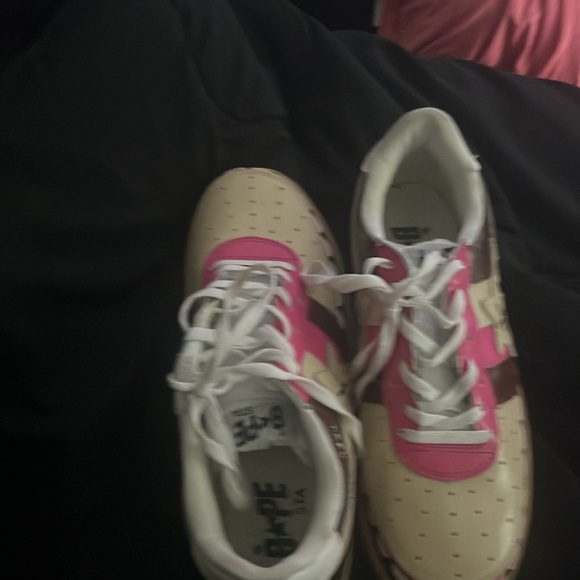 Used sneakers, but looks like new. Small mock on right side of sneaker !! ❤️💯 - Picture 2 of 3